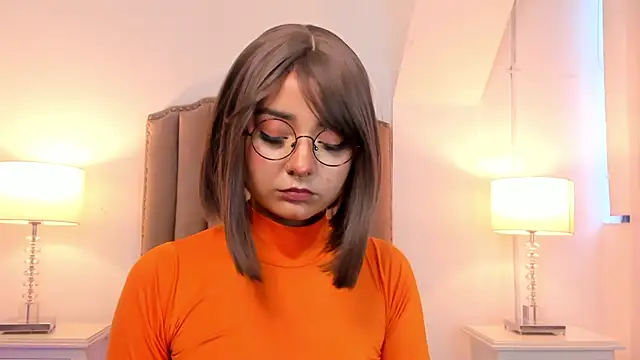 Emma Torres   online show from February 24, 2025, 12:05 pm