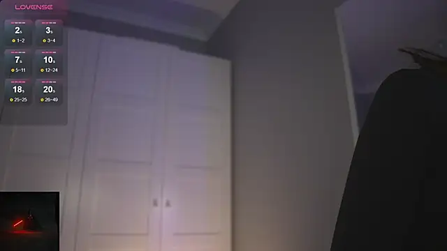 -JuicyMolly- online show from November 28, 2025, 5:15 pm