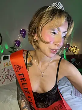 Cinamoonn online show from November 4, 2025, 10:31 pm