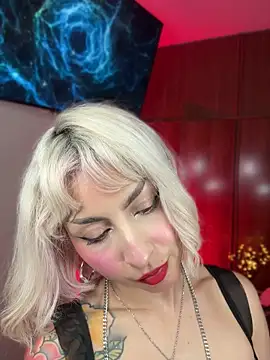 Cinamoonn online show from May 24, 2026, 7:41 pm