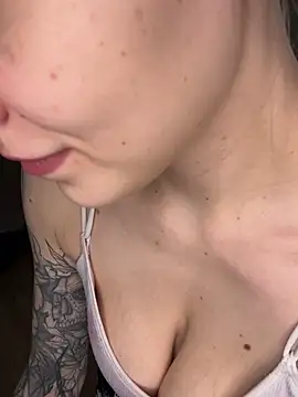 Snapshot of _D_Love_ chatting on December 26, 2024, 4:04 pm D Love online show from December 26, 2024, 4:04 pm