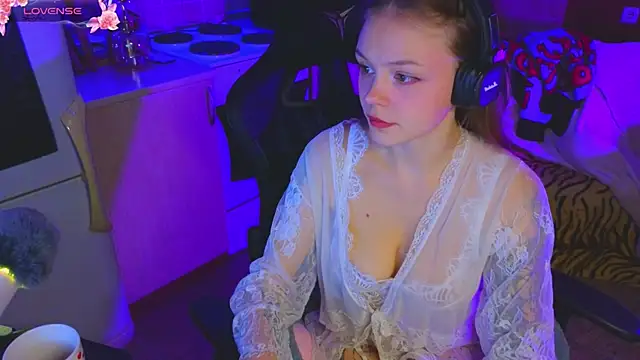 Snapshot of _D_Love_ chatting on November 2, 2025, 12:07 pm D Love online show from November 2, 2025, 12:07 pm