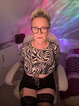 German Milf online show from October 23, 2025, 1:43 pm