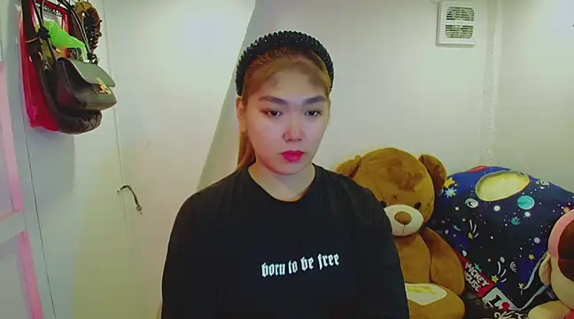 TR4NSCUTI3 online show from February 2, 2025, 1:02 am