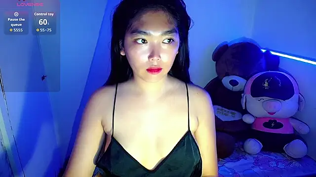 TR4NSCUTI3 online show from September 15, 2025, 12:27 pm