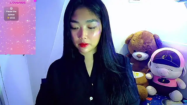 TR4NSCUTI3 online show from September 30, 2025, 6:13 pm