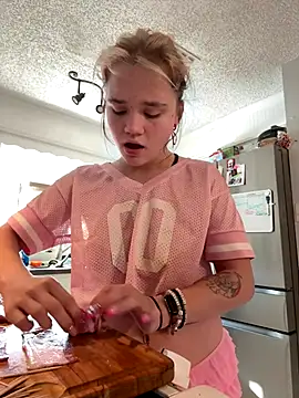 Cutiepiespanks online show from October 10, 2025, 9:14 pm