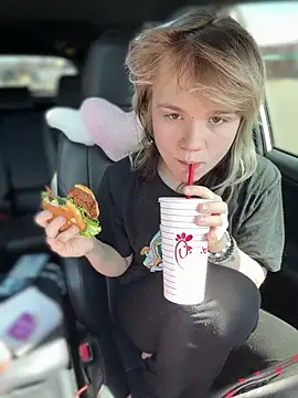 Cutiepiespanks online show from March 18, 2026, 5:38 pm