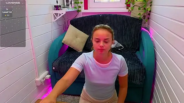 Misss Vikk online show from September 10, 2025, 6:13 am