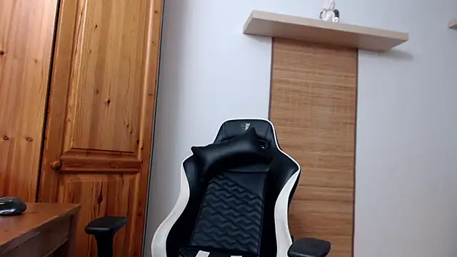 Lisakisss online show from March 9, 2025, 8:29 am