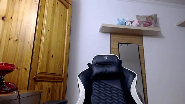 Lisakisss online show from November 25, 2025, 7:58 pm