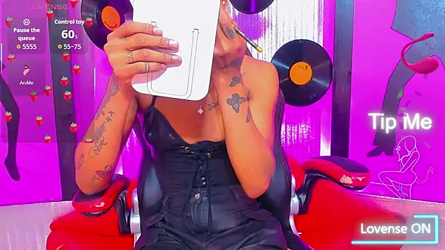 nickyminach  online show from March 15, 2026, 9:43 pm