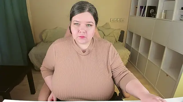 PlumPie online show from October 11, 2025, 10:08 pm