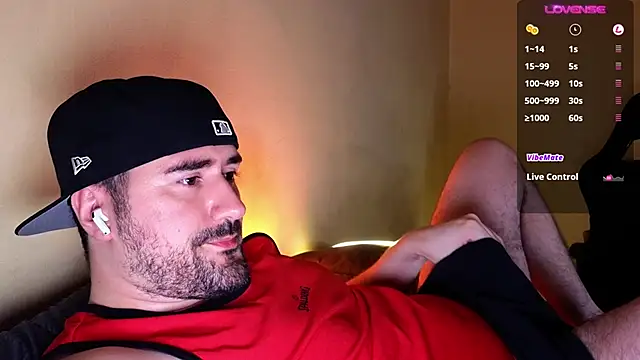 Snapshot of DominantTheo chatting on December 8, 2024, 4:04 am DominantTheo online show from December 8, 2024, 4:04 am