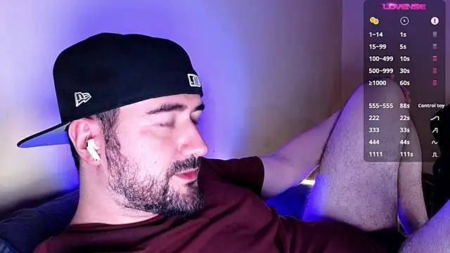 Snapshot of DominantTheo chatting on March 5, 2025, 2:36 am DominantTheo online show from March 5, 2025, 2:36 am