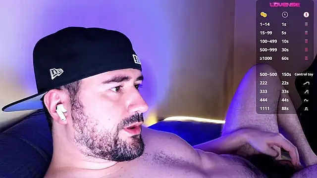 Snapshot of DominantTheo chatting on March 5, 2025, 5:40 am DominantTheo online show from March 5, 2025, 5:40 am