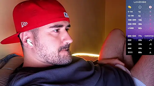 Snapshot of DominantTheo chatting on November 11, 2025, 3:50 am DominantTheo online show from November 11, 2025, 3:50 am