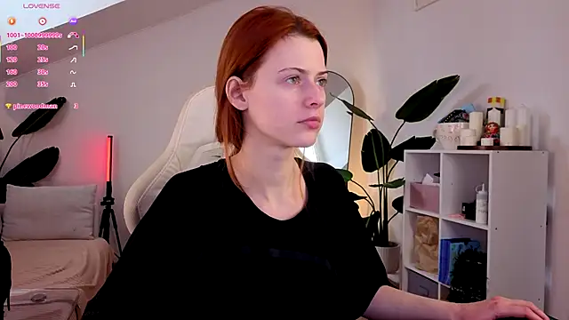 doll lesli online show from December 3, 2025, 9:51 am