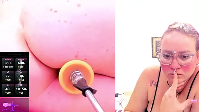 Paulina Davis  online show from March 2, 2025, 12:53 am