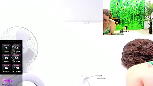 Paulina Davis  online show from March 17, 2025, 11:00 pm