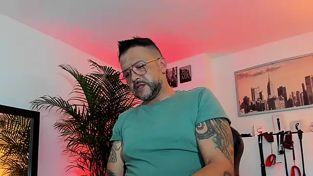 MrFrank tattoo online show from December 21, 2024, 1:26 am