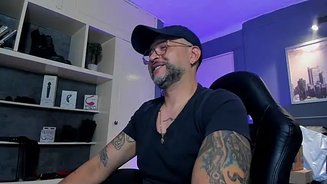 MrFrank tattoo online show from September 11, 2025, 1:06 am