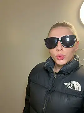 Strongqueen online show from December 21, 2025, 4:58 pm