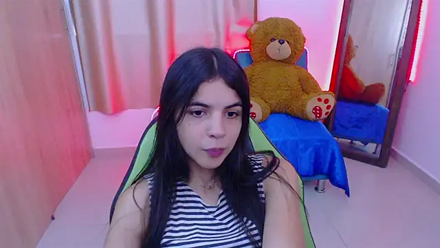  elenna online show from February 6, 2025, 5:51 pm