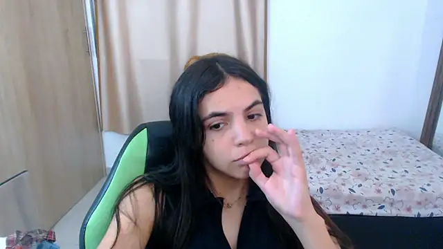  elenna online show from March 4, 2025, 5:24 pm