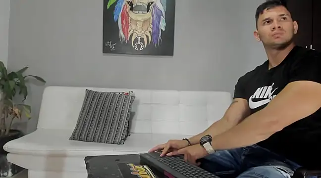 Snapshot of GendersonFit chatting on December 6, 2024, 8:40 pm GendersonFit online show from December 6, 2024, 8:40 pm