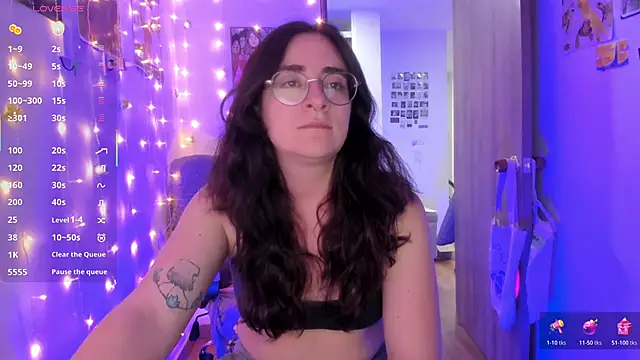 linda giggle online show from October 28, 2025, 12:25 am