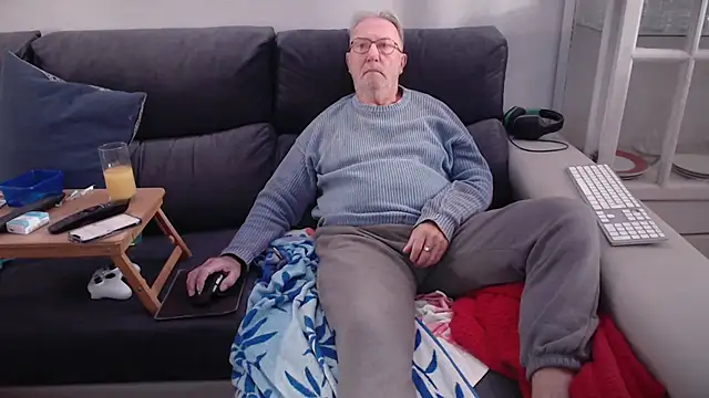 Nudelschwanz online show from December 2, 2025, 1:17 pm