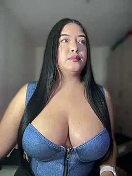 Snapshot of cami_ortiz__ chatting on March 9, 2025, 9:14 pm cami ortiz   online show from March 9, 2025, 9:14 pm