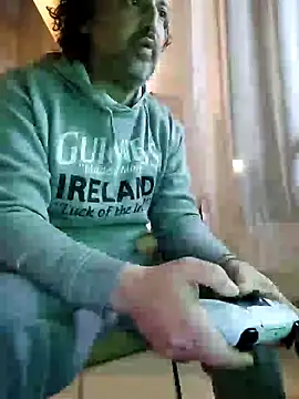 Snapshot of woww791 chatting on December 19, 2024, 6:45 pm woww791 online show from December 19, 2024, 6:45 pm