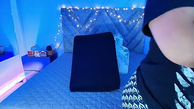 emmajohnss online show from March 4, 2025, 3:44 am