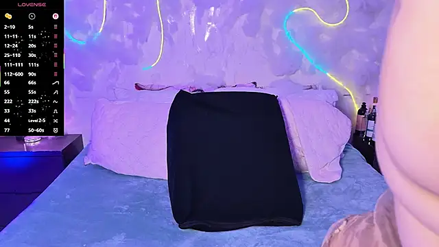 emmajohnss online show from February 25, 2026, 4:00 am