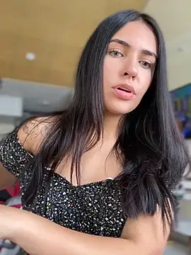 DaphneUwu online show from December 5, 2024, 5:06 pm