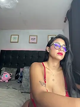 lovely violet13 online show from May 25, 2026, 10:27 pm