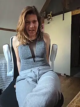 Snapshot of Lina_lou4 chatting on February 6, 2026, 3:15 pm Lina lou4 online show from February 6, 2026, 3:15 pm