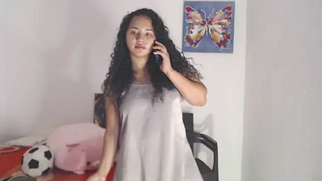 Snapshot of luciana_keating chatting on October 19, 2025, 4:35 am luciana keating online show from October 19, 2025, 4:35 am