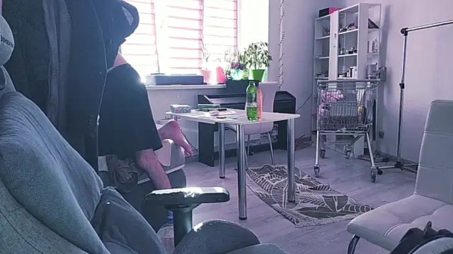 CandyChell online show from April 14, 2026, 12:55 pm