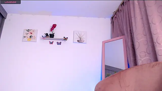 Snapshot of Annaross2 chatting on February 26, 2025, 4:14 pm Annaross2 online show from February 26, 2025, 4:14 pm