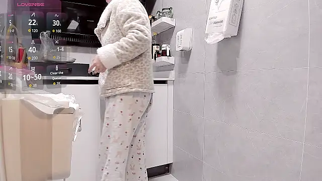 Vivian-6 online show from March 8, 2026, 1:03 am