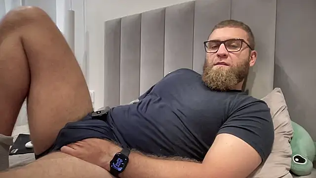 Bear bear  online show from September 9, 2025, 9:42 am