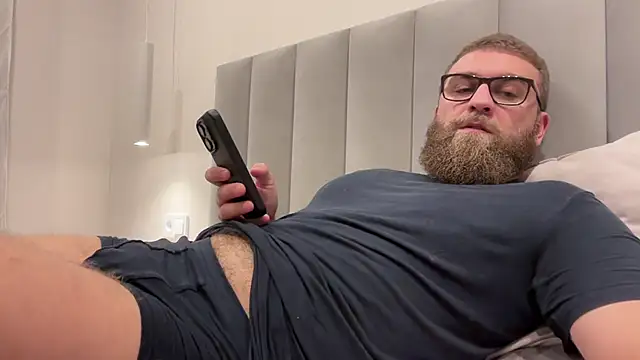 Bear bear  online show from November 26, 2025, 11:33 am