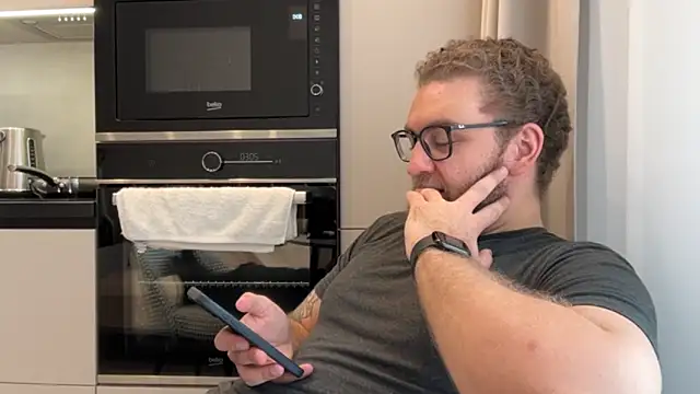 Bear bear  online show from April 14, 2026, 9:37 am