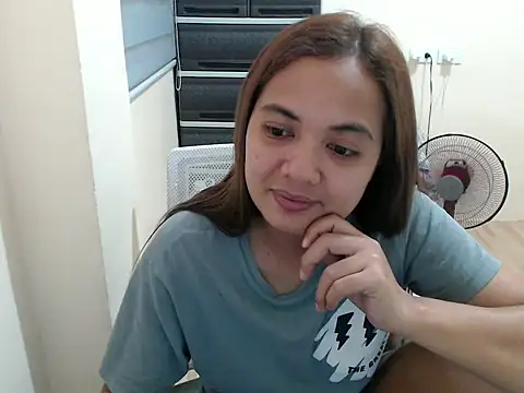 xTheLastVIRGINx online show from April 28, 2026, 2:55 pm