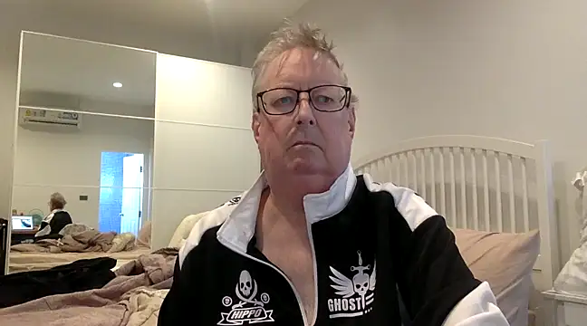 Snapshot of Paul4U2000 chatting on December 18, 2024, 4:31 am Paul4U2000 online show from December 18, 2024, 4:31 am