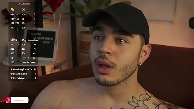 Snapshot of Arkaikomz chatting on February 16, 2025, 1:25 am Arkaikomz online show from February 16, 2025, 1:25 am