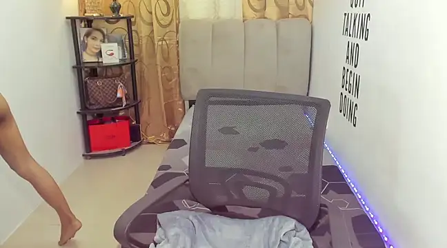 Snapshot of Trixie_Mattel21 chatting on December 12, 2024, 2:04 am Trixie Mattel21 online show from December 12, 2024, 2:04 am